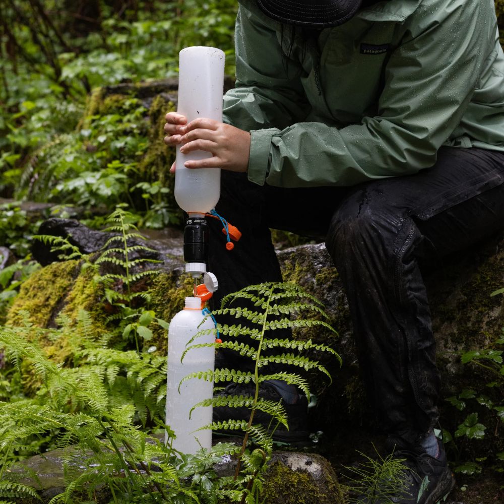 Kevyt HDPE puristettava juomapullo Retkeilyyn 1 L – ThruBottle soft | Cnoc - Image 4